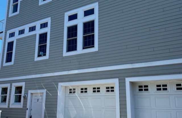 Three Bedroom 3.5 baths Townhouse for Rent in New Rochelle photos photos