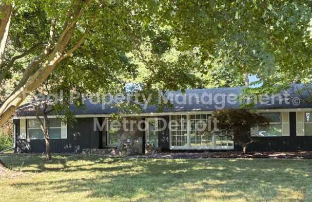 3-Bedroom Single-Family Home in Beverly Hills, Michigan Gallery 3