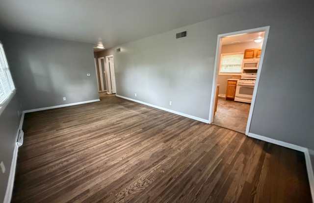 4711 Warsaw St - Great Three Bedroom Home ! Gallery 3