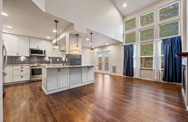 Beautiful 4-Bedroom Home in Lakewood with Finished Basement & Private Backyard Gallery 4