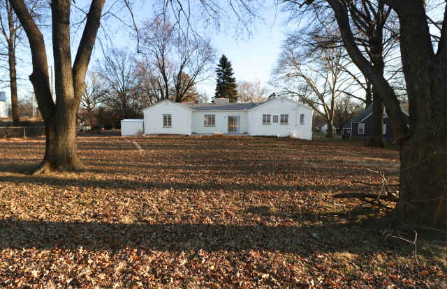 2426 NE Pence Ave Gallery 3