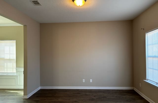 668 Red Oak Gallery 3