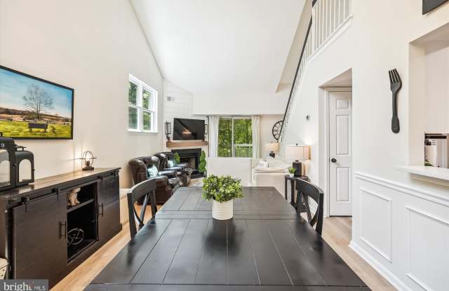 5803 ORCHARD HILL COURT Gallery 4