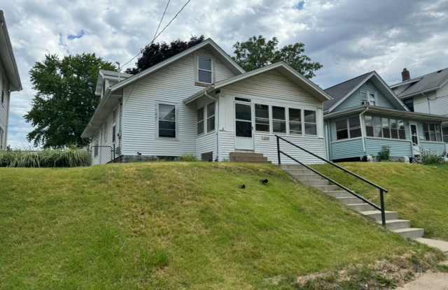 Large Augustana Rental Home Gallery 1