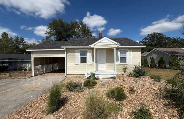 1044 W Windy Ridge Lane Gallery 1