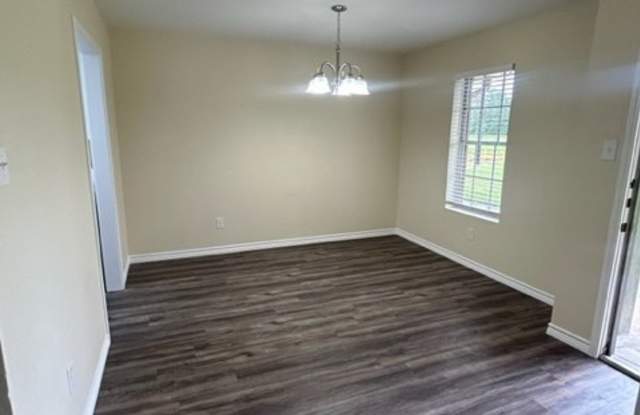 5070 Woodland Park Dr photos photos