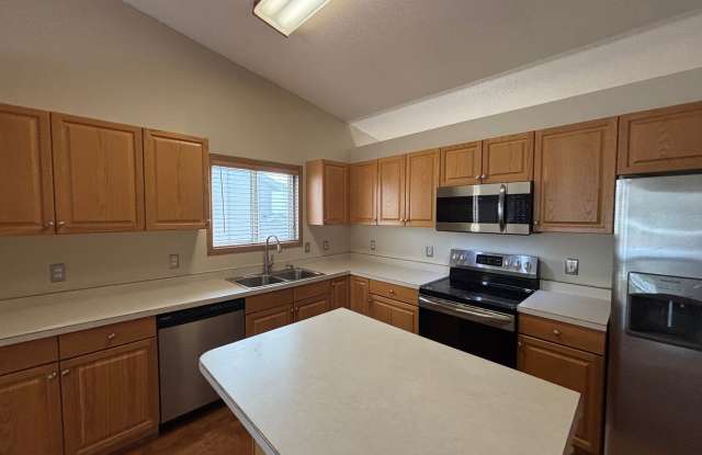 Beautiful 3-Bed, 2-Bath Home in Fargo – $1,825/Month - 2915 Dakota Park Circle South, Fargo, ND 58104