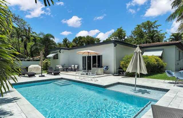 660 NE 121st St # 660 BISCAYNE PARK, FL 33161 photos photos