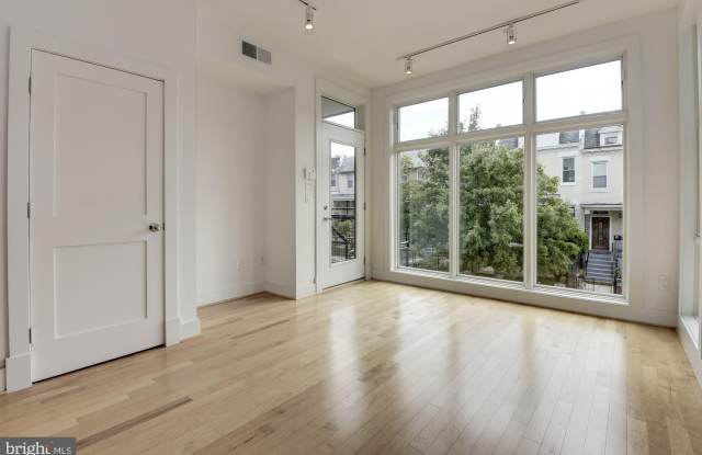 729 HOBART PLACE NW Gallery 4