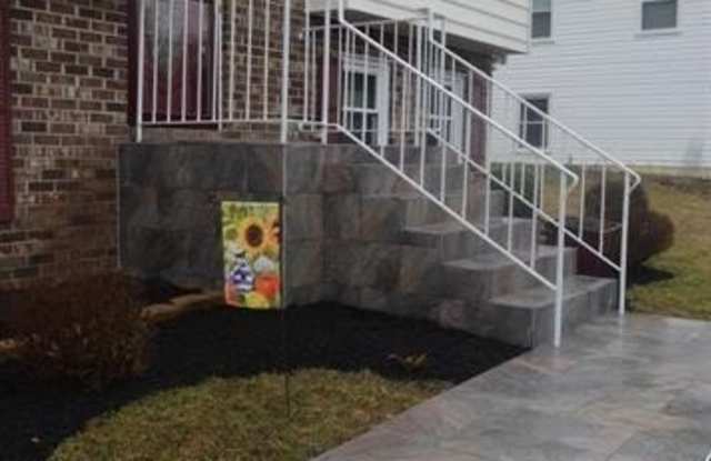 306 HUCKSTEP Avenue Gallery 4