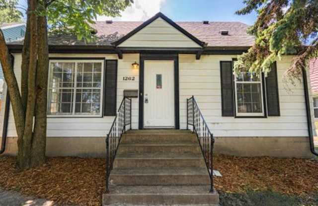 Charming 4bd. Tons of storage and 2 car garage! Gallery 3