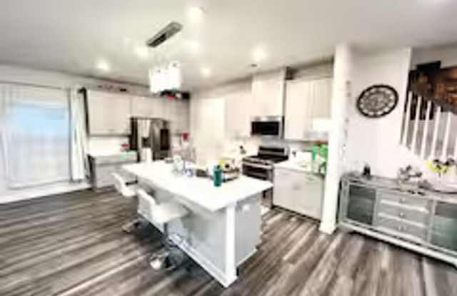 Room in 4 Bedroom Home at Arbor Vista Dr photos photos Room in 4 Bedroom Home at Arbor Vista Dr photos photos