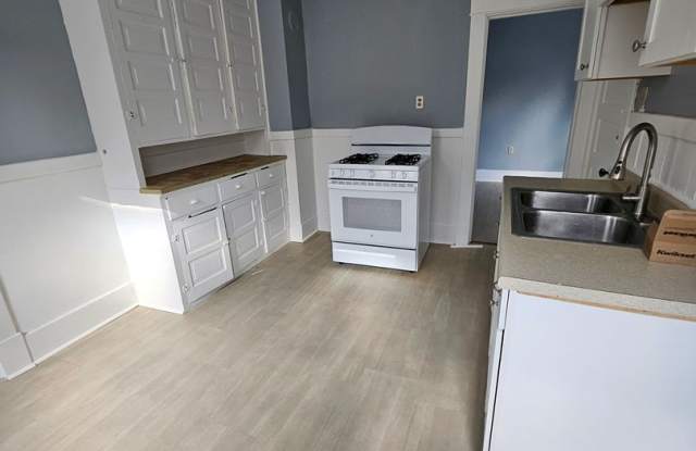 Newly renovated upper 3 bedroom unit photos photos