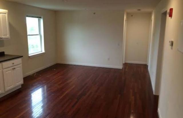 323-325 College Street, Unit 4 Gallery 3