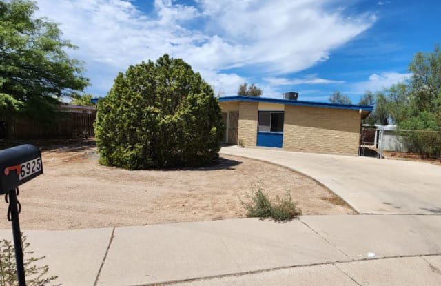 6925 E Lurlene Dr - 6925 East Lurlene Drive, Tucson, AZ 85730