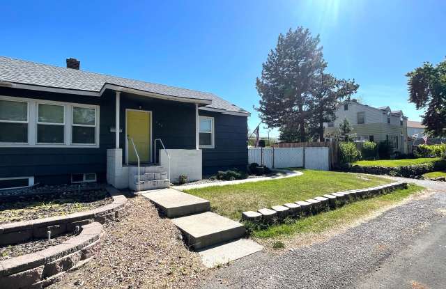 Spacious 2+ Bedroom Duplex Unit in Richland – Private Driveway  Fenced Yard! photos photos