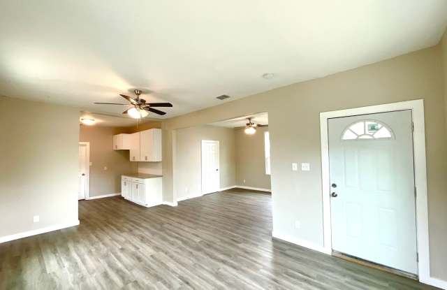 Move-In Ready! Spacious 3BR/2BA Home with Fenced Yard & Easy Access to I-10/410 ACCEPTS SECTION 8 Gallery 4