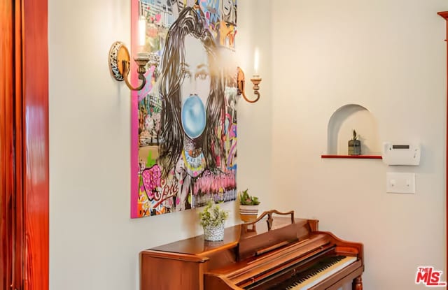 4253 Fountain Ave Gallery 4