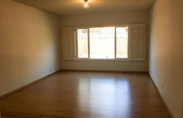 35618 Woodbridge Place Gallery 2