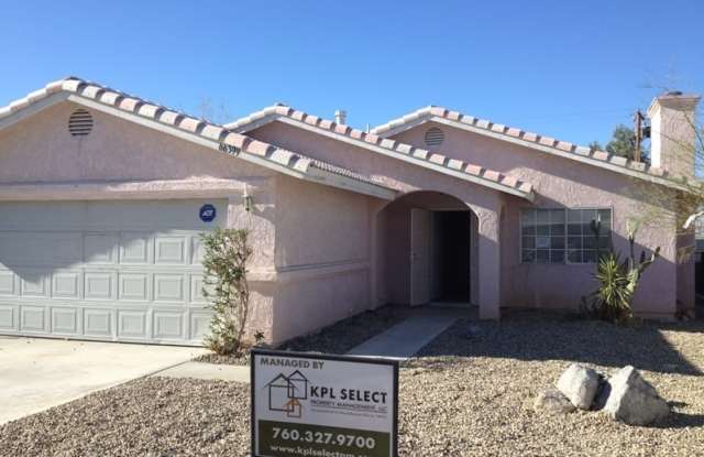 Spacious Home For RENT: 3 Bed / 2 Bath, Fenced in yard + 2 Car Garage!  MOVE IN READY! Gallery 3