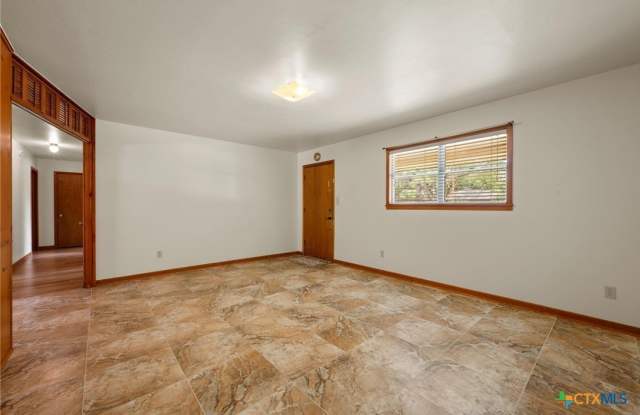 201 Hillcrest Drive Gallery 3