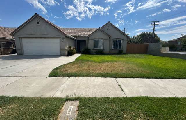 4 bedrooms in Lemoore Easy Highway Access photos photos