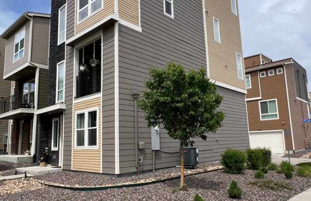 Modern 3 Bed/3 Bath Townhome in Broomfield - Available August 4th photos photos
