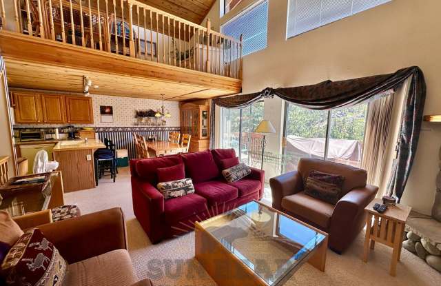 Winter Lease! Cozy 2 Bedroom with side lake and Diamond Peak views! Gallery 3