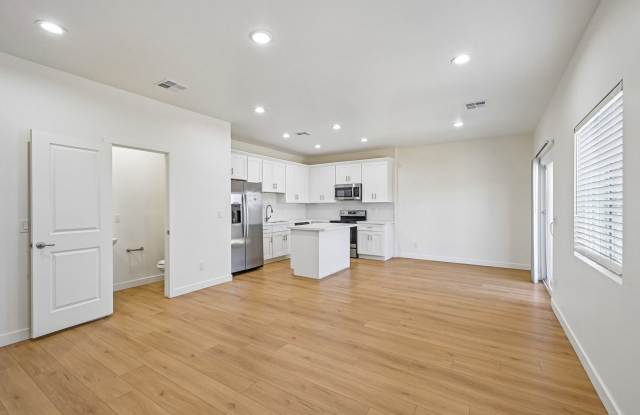 Stone View on 7th Townhomes Gallery 1