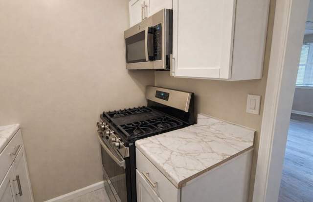 2026 Move-In Special – $500 LEASE SIGNING BONUS!! Comfortable 2BR Condo with Easy Metro Access photos photos