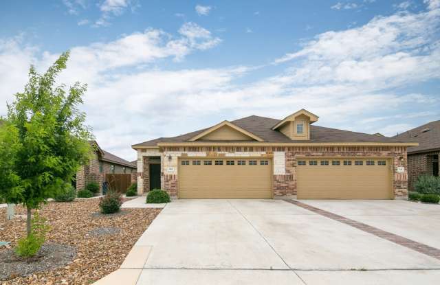 Beautiful 3 Bedroom Duplex Located in New Braunfels, Texas! photos photos