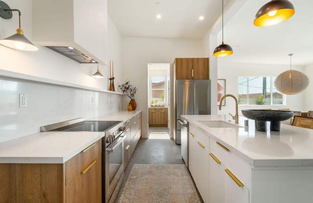 361 W Sunview Avenue - 361 West Sunview Avenue, Palm Springs, CA 92262