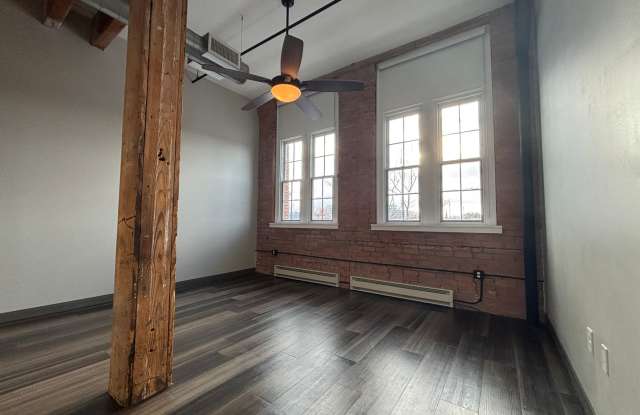 Oak Knitting Mill Apartments – Franklin Square Available Gallery 3