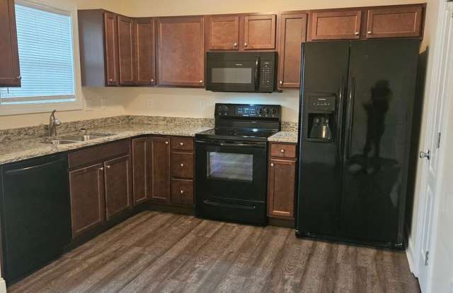 3 Bedroom, 3.5 Bath Townhouse Gallery 1