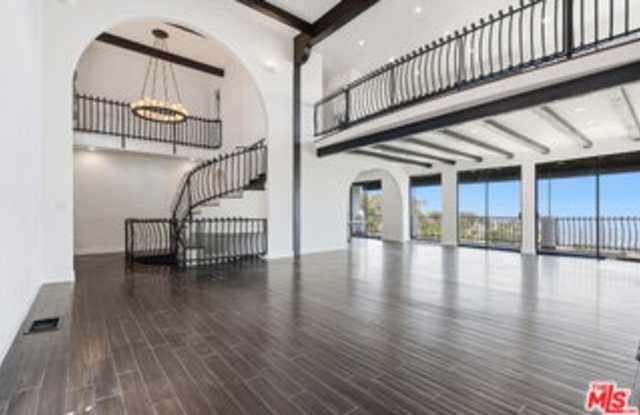 8908 Appian Way Gallery 2