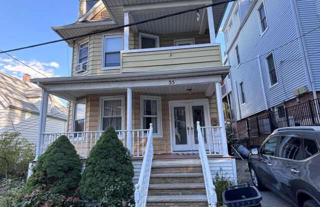 Spacious 2 Bed, 1 Bath Apartment with Classic Character & Modern Updates – Pet Friendly! Gallery 1