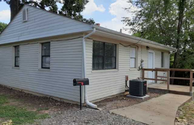 Cute 2bd/1 bath house located in Oak Ridge photos photos