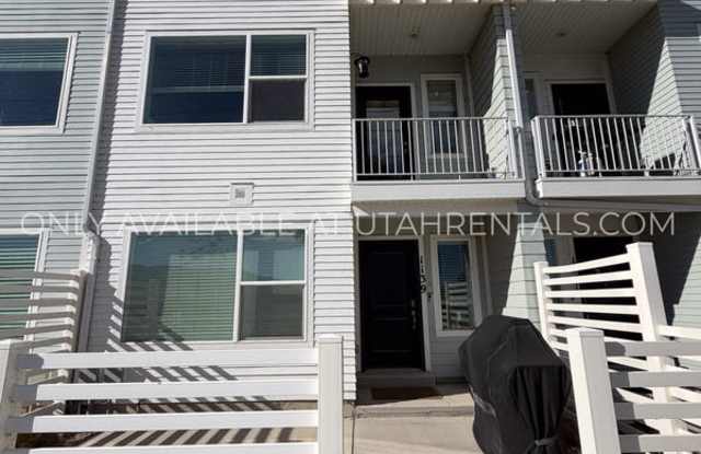 1139 E Hatch Row Gallery 2