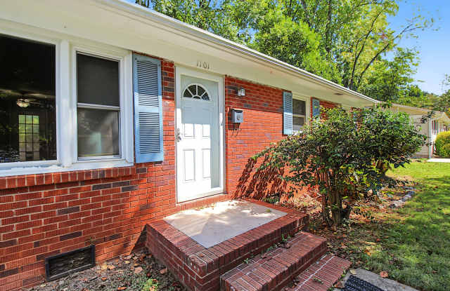 4 Bedroom Brick Ranch in Prime Location! Gallery 4