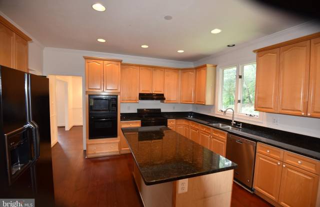 1012 FOSTER PLACE SW Gallery 3