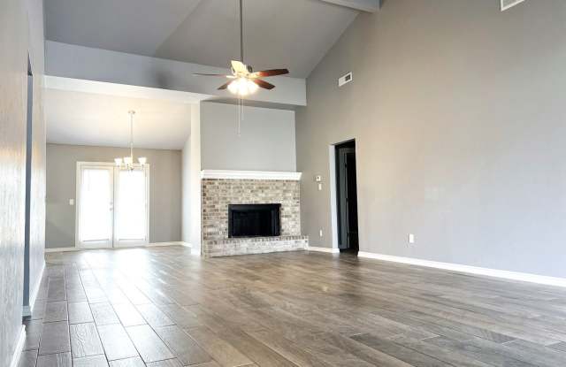 Spacious Modern Living - 8204 Northwest 85th Street, Oklahoma City, OK 73132