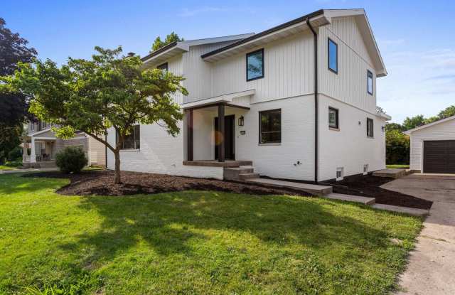 Four bedroom executive rental available now in Champaign's sought after Devonshire neighborhood! photos photos