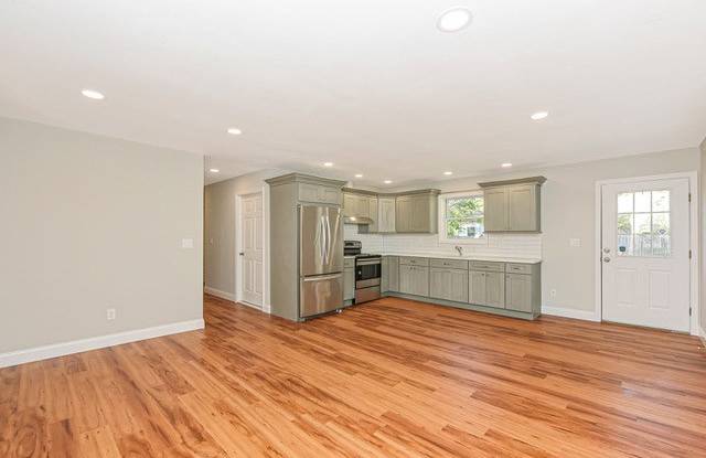 640 Post Avenue photos photos