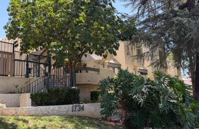 Large Townhome in Glendale, Verdugo Woodlands Gallery 3