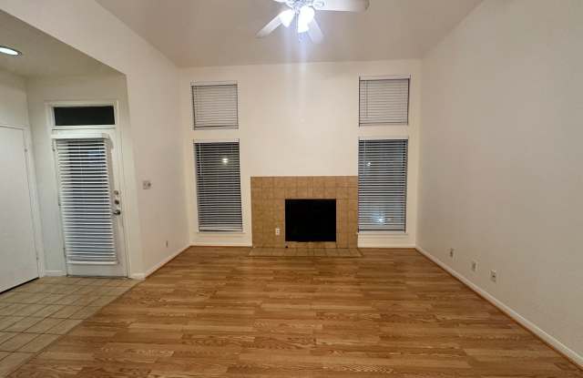 UT PRE LEASE: West Campus 2bd / 2ba Cathedral ceilings, Huge windows, Good Roommate floor-plan Gallery 3