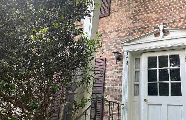 1434 Al Seier Road Gallery 1