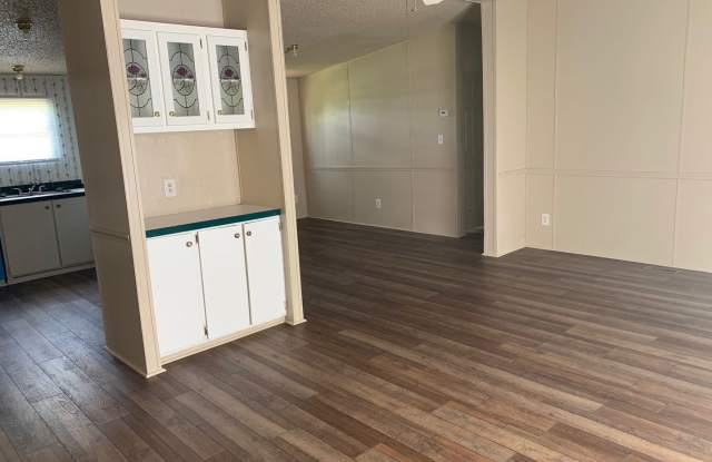907 FM 369 Gallery 2