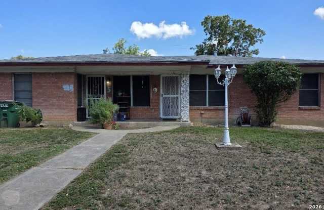 223 SUNNYLAND DR Gallery 2