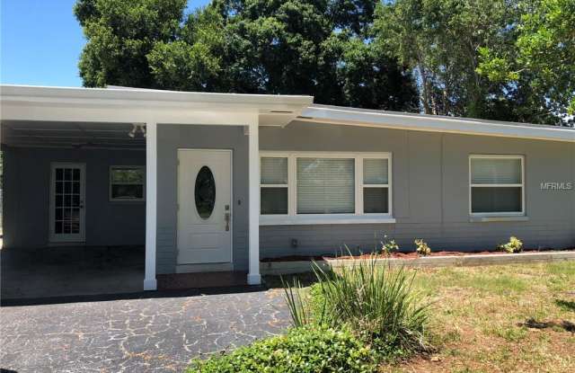 2437 MINEOLA DRIVE S Gallery 2