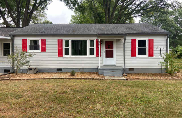 3 Bedroom, 2 bathroom House in Winston-Salem - 4400 Pinoak Drive, Winston-Salem, NC 27104